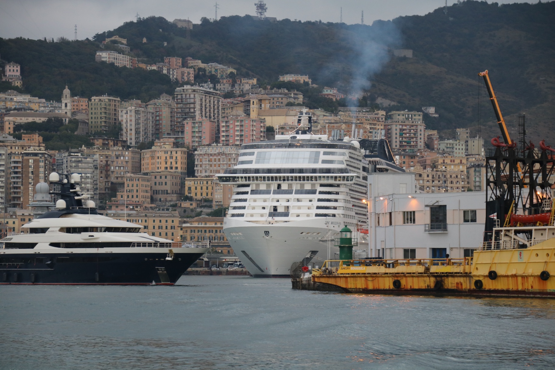 MSC Bellissima בנמל גנואה